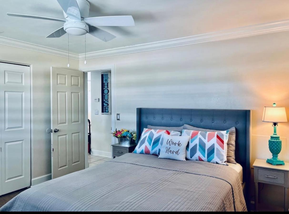 Cheerful Home With Two Bedrooms ケープコーラル エクステリア 写真
