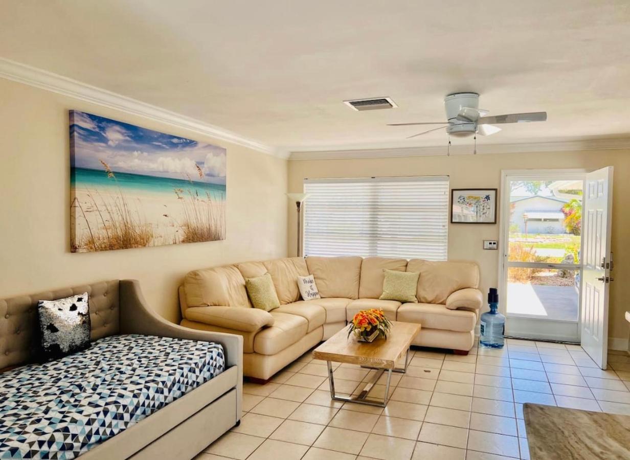 Cheerful Home With Two Bedrooms ケープコーラル エクステリア 写真