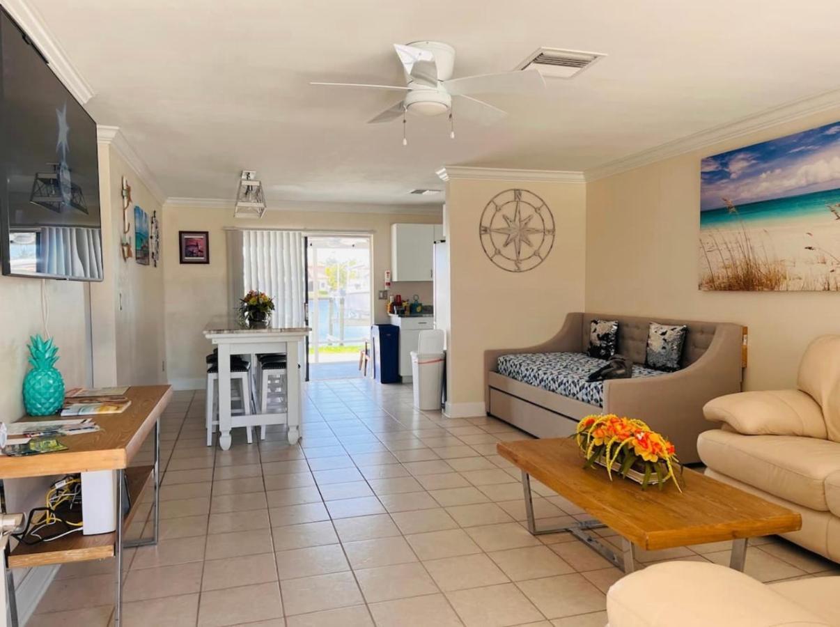 Cheerful Home With Two Bedrooms ケープコーラル エクステリア 写真