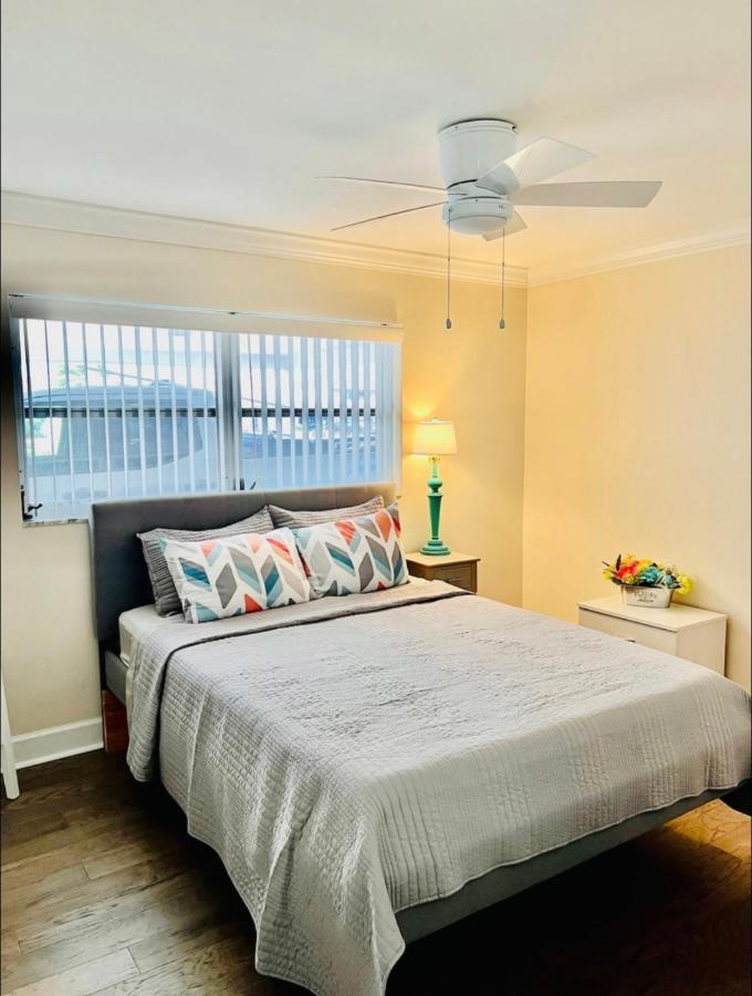 Cheerful Home With Two Bedrooms ケープコーラル エクステリア 写真
